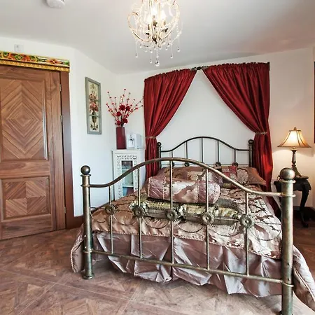 Bed & Breakfast Llamas Pyjamas 5*